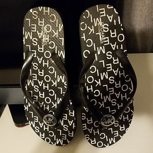 Micheal kors flip flops